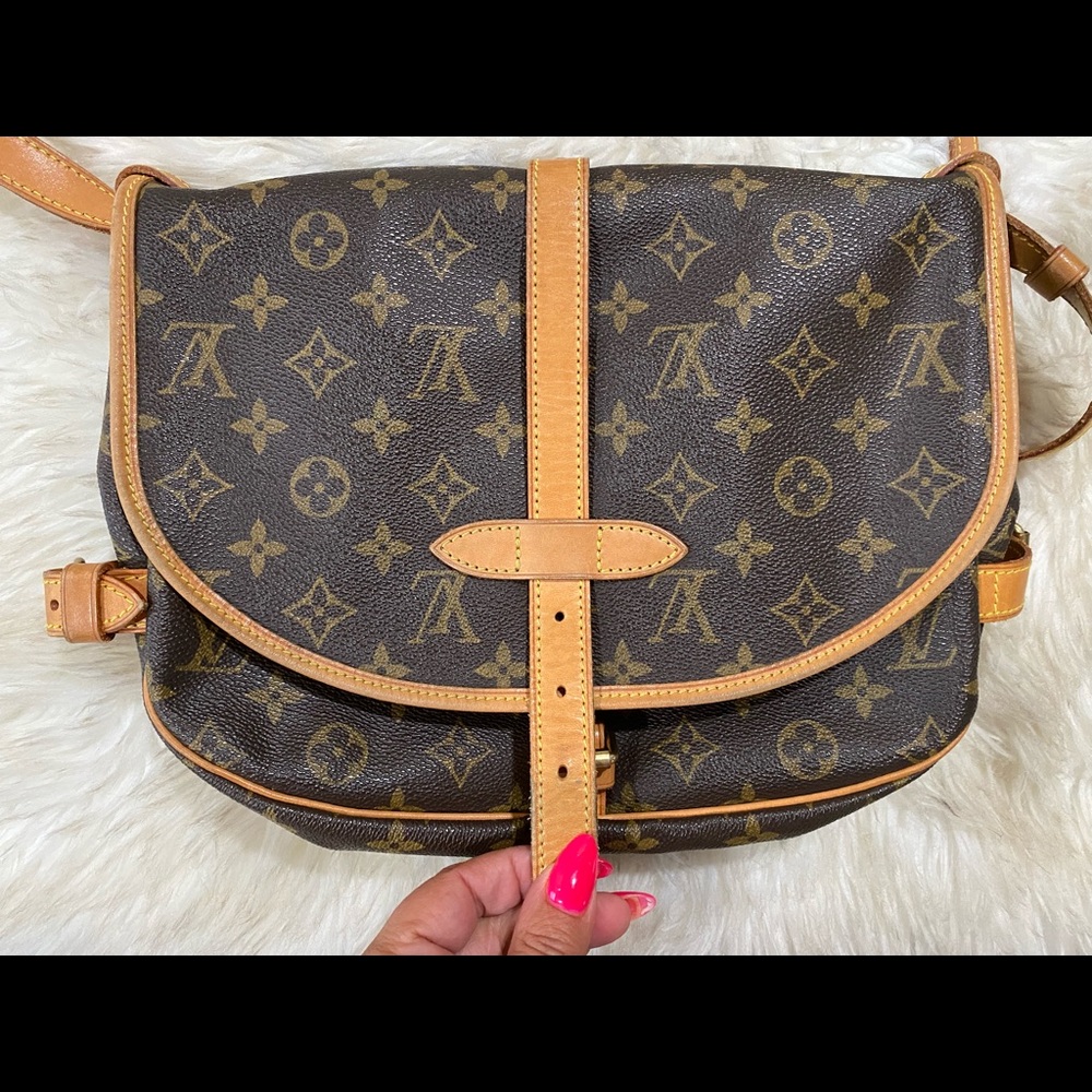 Auth ⭐️ Louis Vuitton Saumur 30
